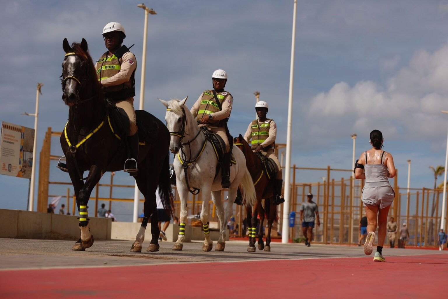 70 Cavalos Intensificam Segurança em Salvador na Operação Verão 2025/26