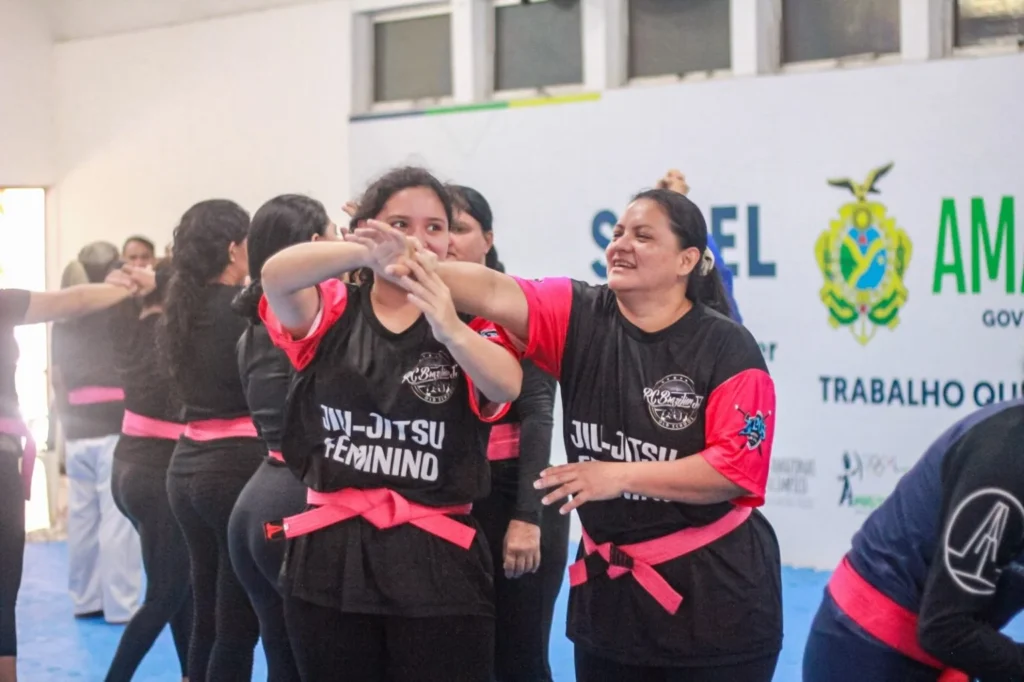 Aulão de Defesa Pessoal Feminina Destaca Vila Aberta Para Todos em Manaus