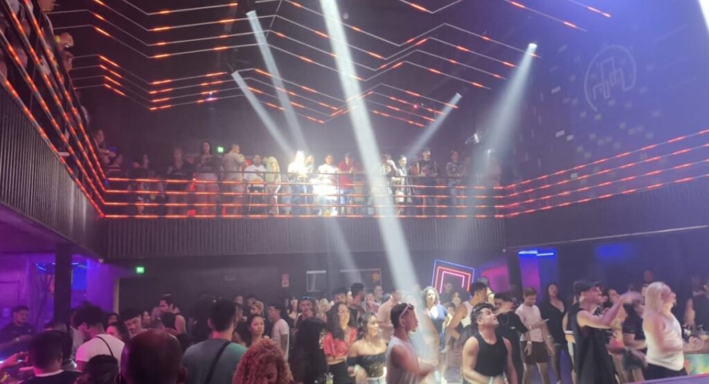 Favela de Natal: Festa de Funk e Eletrônico Agita Manaus na Madrugada de Natal