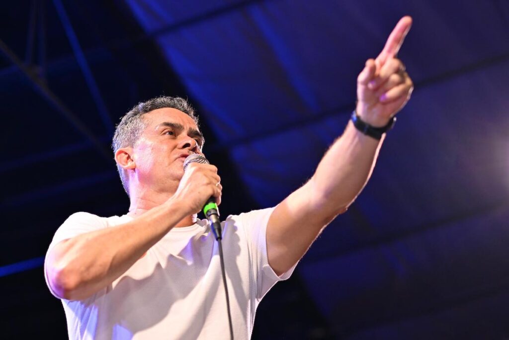 O Desafio Político no Amazonas: A Estratégia de David Almeida e a Questão da Caneta