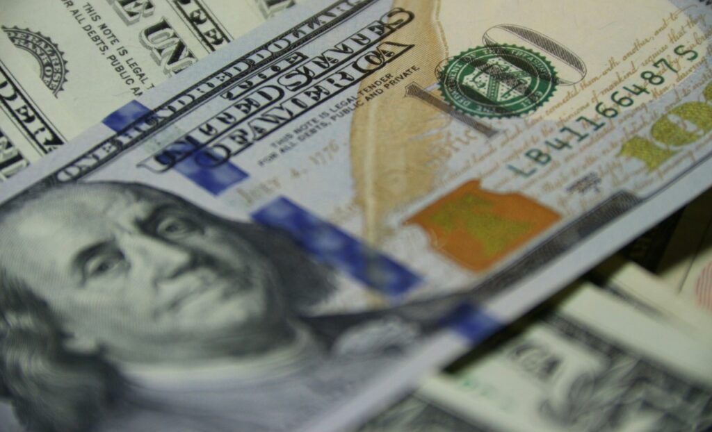 A Ascensão do Dólar e Seus Efeitos na Política Cambial Brasileira