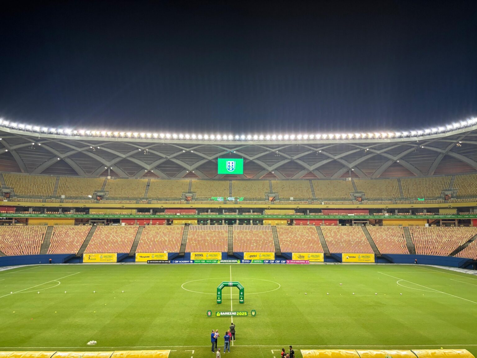 Amazonas e Manaus: Tudo sobre as escalações, desfalques e arbitragem da partida