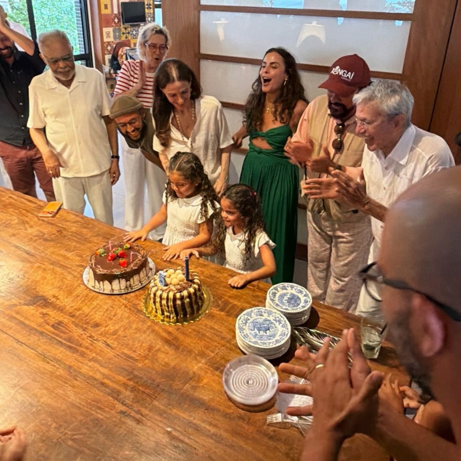 Caetano Veloso e Gilberto Gil: Encontro Especial em Salvador Durante as Férias de Verão