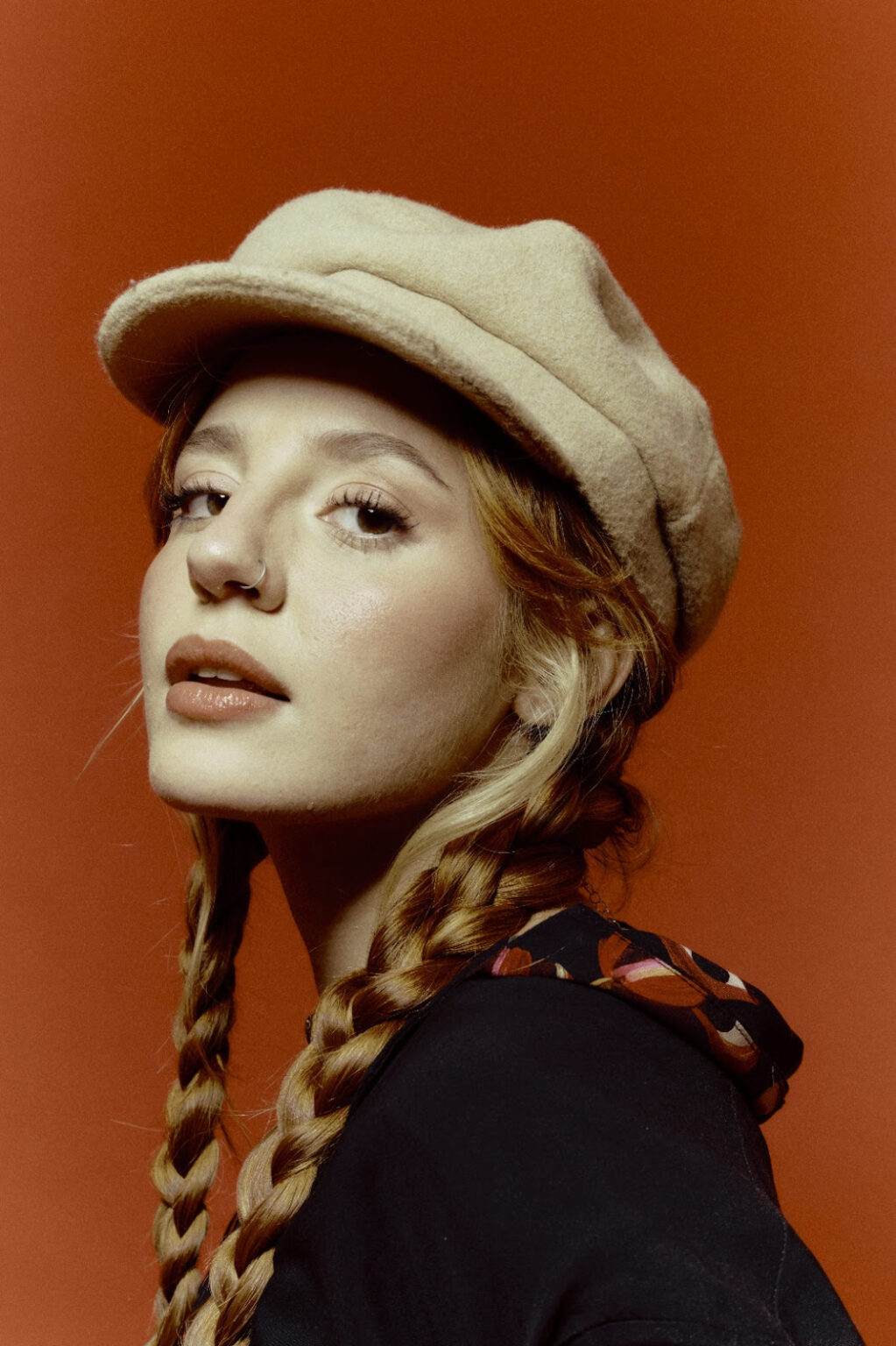 Cella Bártholo Brilha como Protagonista em ‘Fala Sério, Mãe!’ ao Lado de Thalita Rebouças