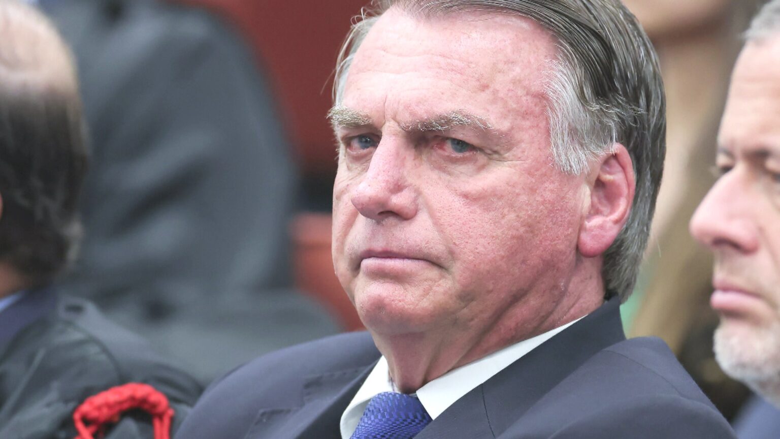 CFM Investiga Assistência Médica a Jair Bolsonaro: Questões Emergentes