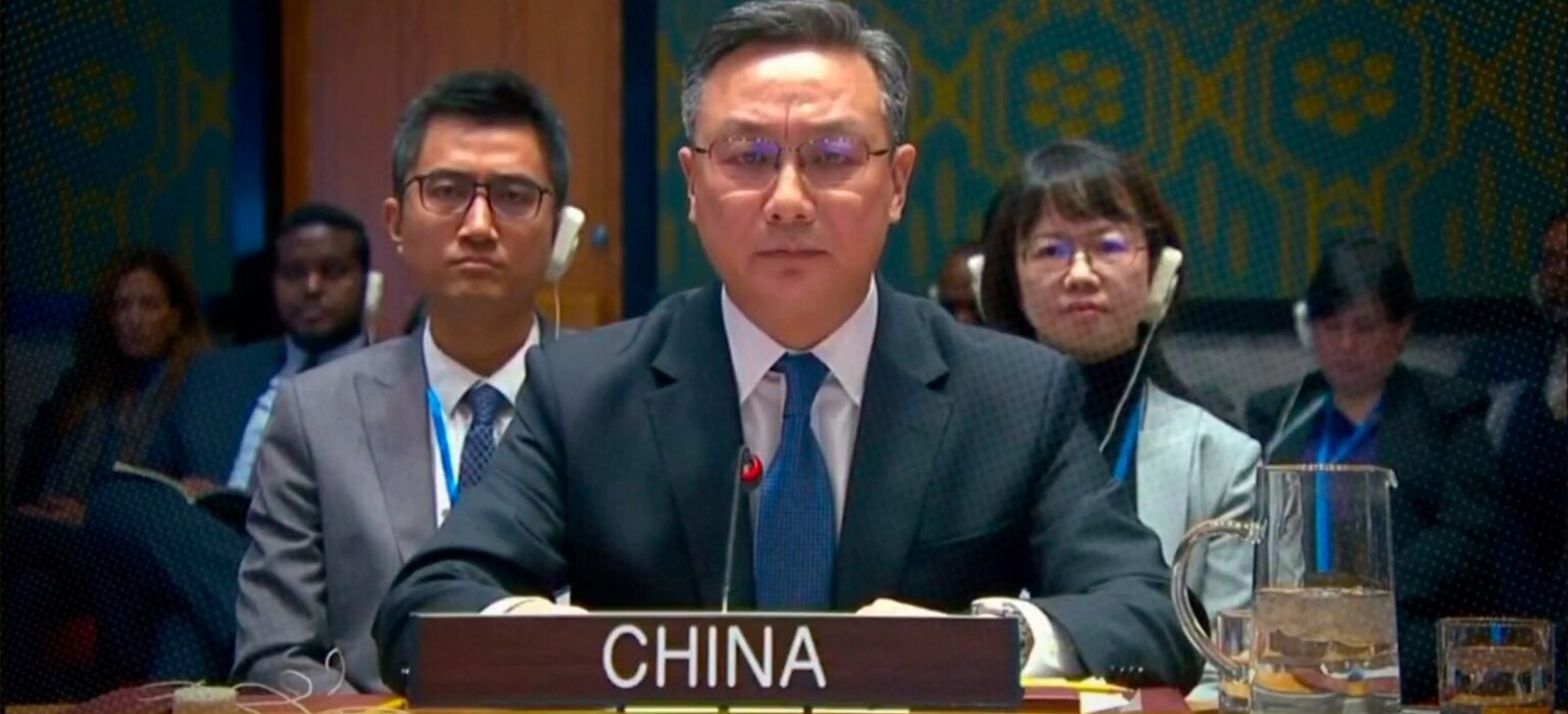 China Critica EUA: 'Nenhum País Pode Ser Polícia do Mundo'
