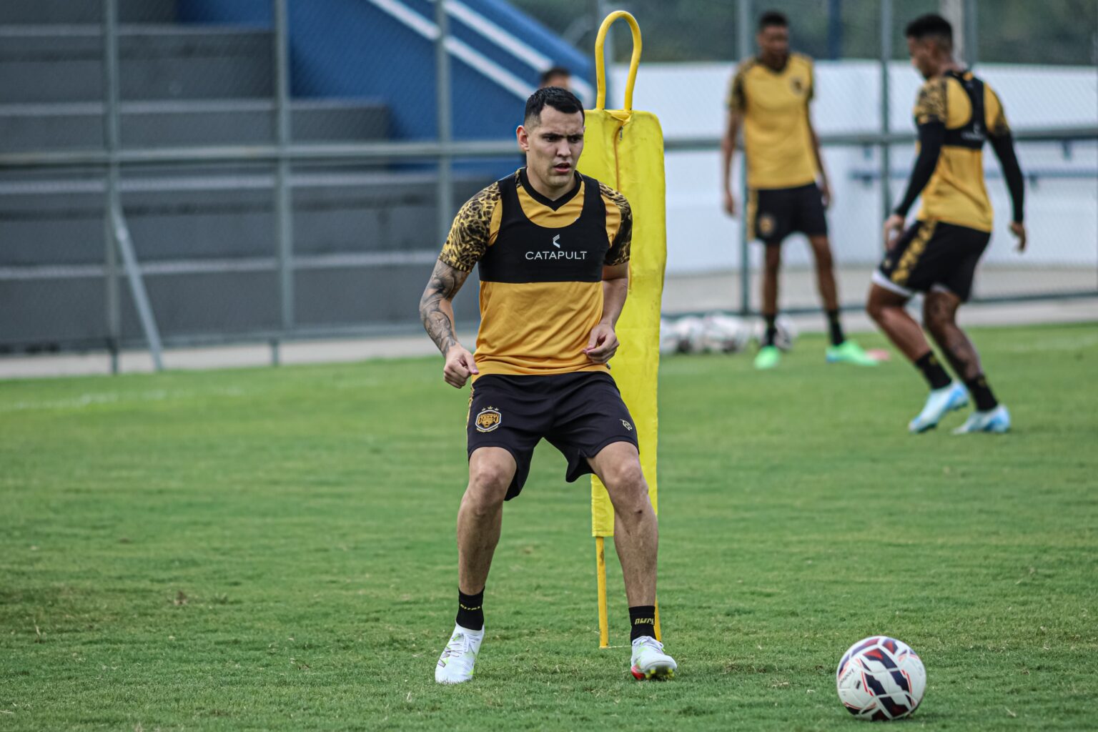 Diego Torres Troca o Amazonas pelo Futebol Internacional: Novos Rumos na Carreira