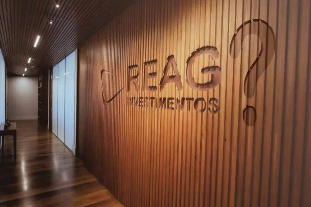 Escândalos Financeiros: Banco Máxima Transformado em Master e Envolvimento de Reag