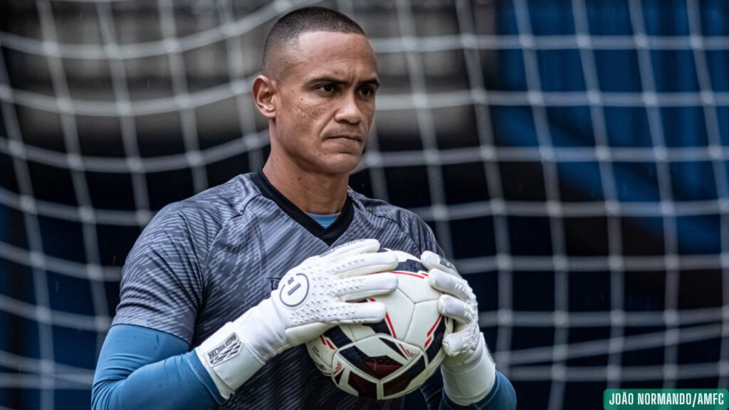 Goleiro Renan Retorna ao Amazonas Após Negociação Frustrada com o Avaí