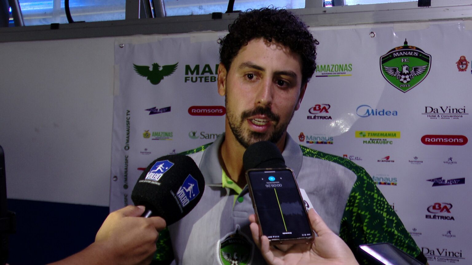 João Victor Celebra Estreia como Técnico Profissional com Vitória do Manaus: 'Momento Especial'