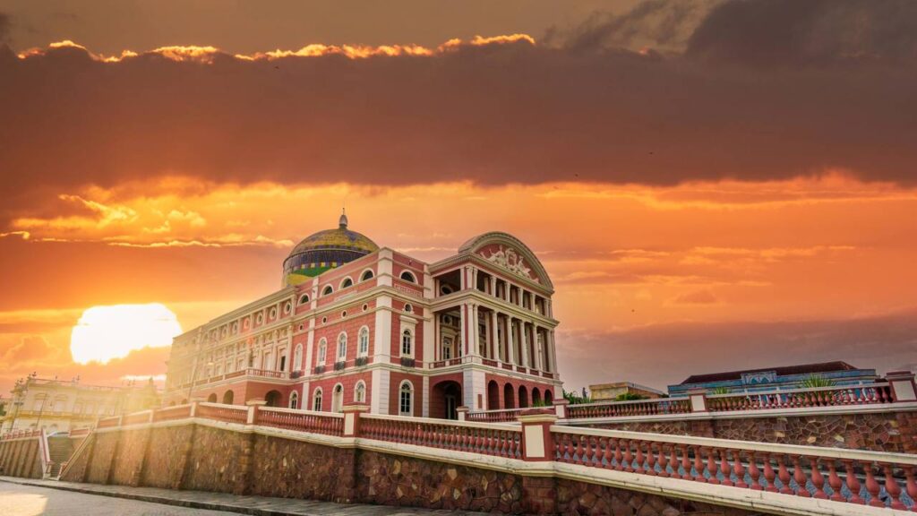 Manaus: Explore a Metrópole da Amazônia e Seu Roteiro de Selva Inigualável