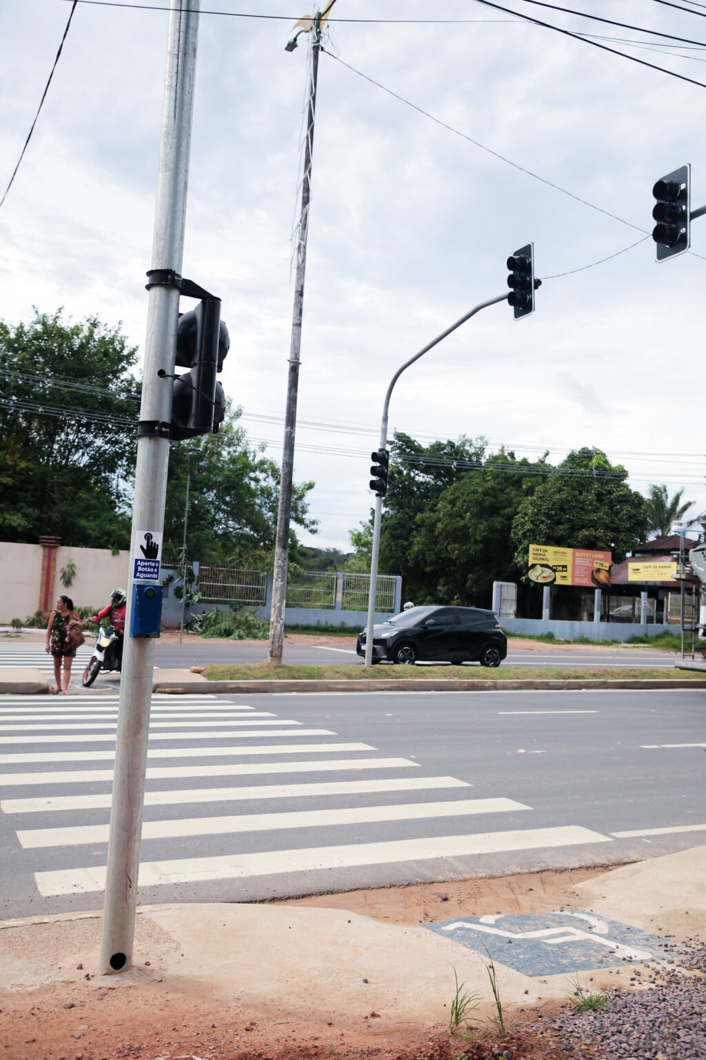 Manaus Inaugura Semáforo para Pedestres na Avenida do Turismo | Segurança em Primeiro Lugar