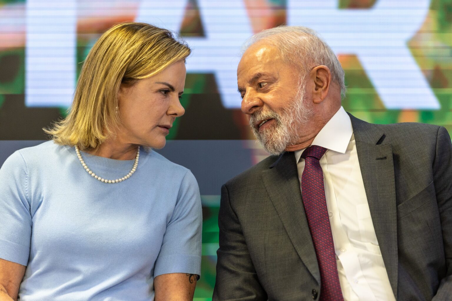 Mudanças na Articulação Política: A Saída de Gleisi Acelera Corrida por Novos Nomeações