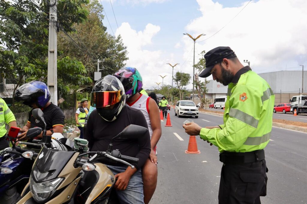 Operação 'Trânsito Seguro': Fiscalização e Educação na Avenida do Turismo em Manaus