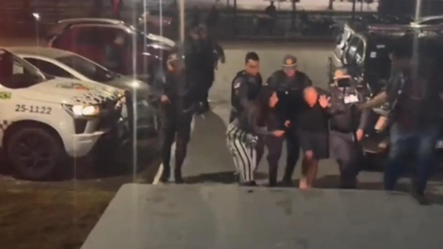 Pai que matou filho de 3 anos chega à DEHS sob forte escolta em Manaus