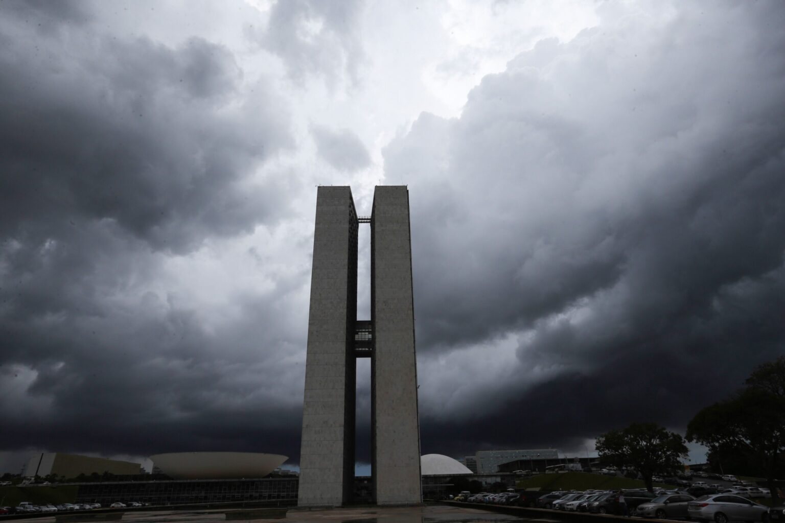 Revanche e Perspectivas: A Armadilha da Política Brasileira