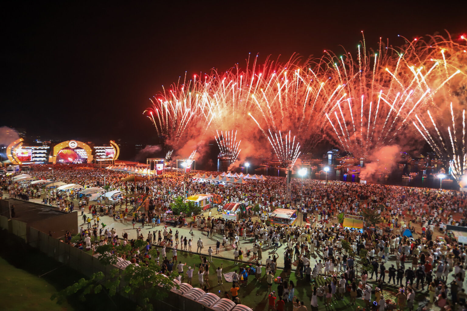 Réveillon de Manaus 2026: Celebração Inclusiva na Ponta Negra Atraí Multidões