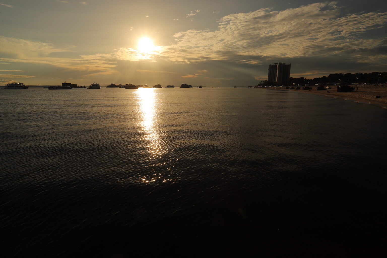 Réveillon Manaus 2026: Sucesso de Inclusão e Geração de Emprego