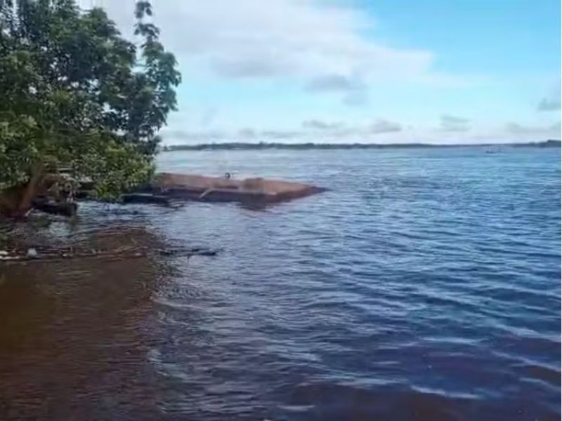 Afundamento de Balsa Afeta Abastecimento de Água em Cidade do Amazonas Afundamento de Balsa Afeta Abastecimento de Água em Cidade do Amazonas