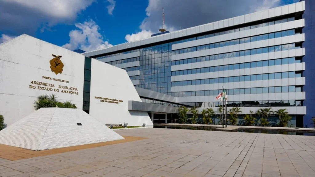 Aleam Propoõe Mudança na Lei do Salário dos Deputados Após Denúncia do MP Aleam Propoõe Mudança na Lei do Salário dos Deputados Após Denúncia do MP