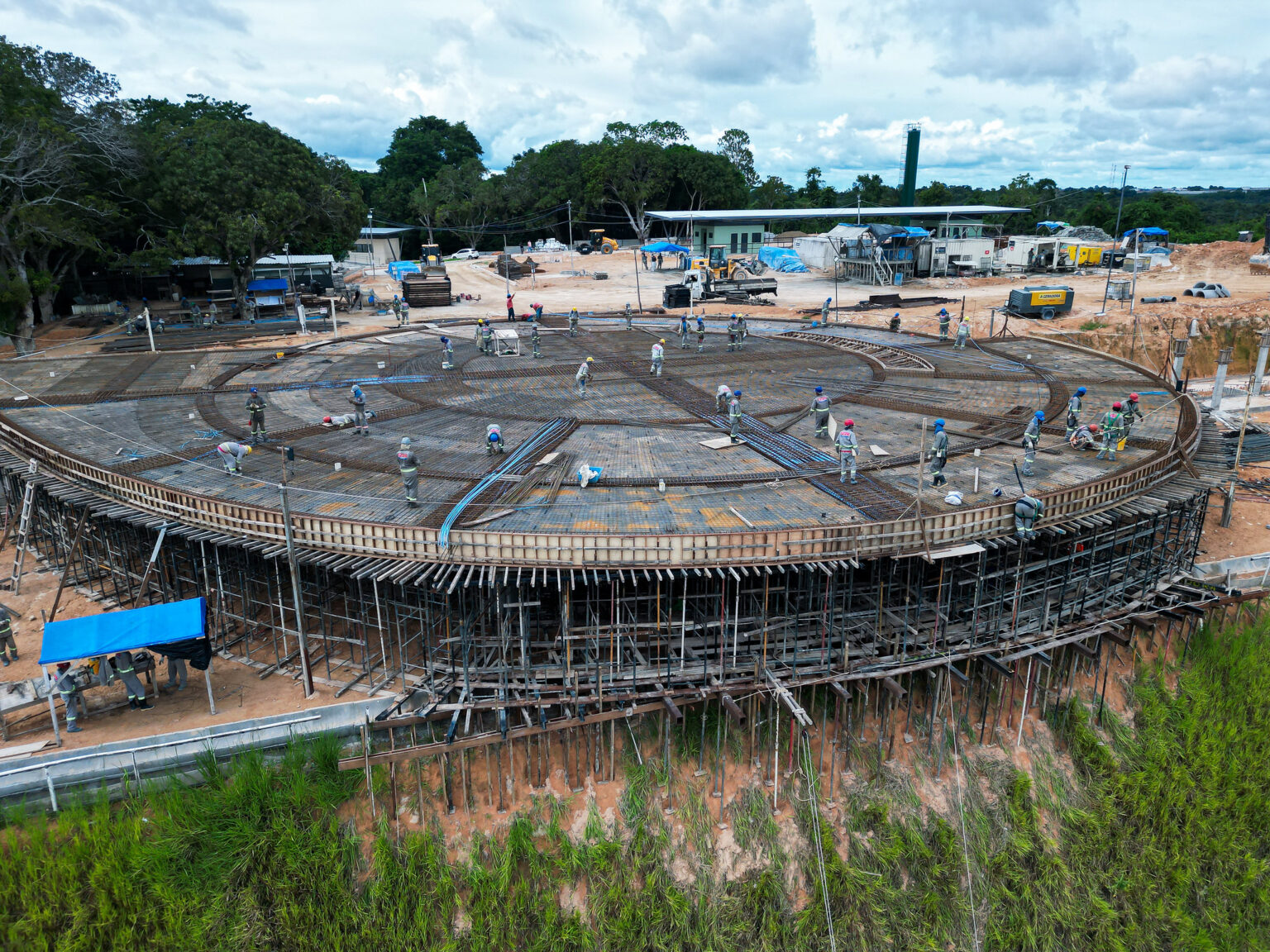 Avanços na Concretagem da Oca e Estabilização do Talude no Parque Encontro das Águas Rosa Almeida