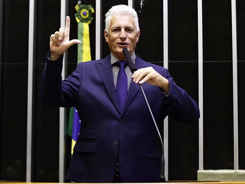 Deputado do PT Propõe Convocação de Campos Neto e Ibaneis na CPMI do INSS