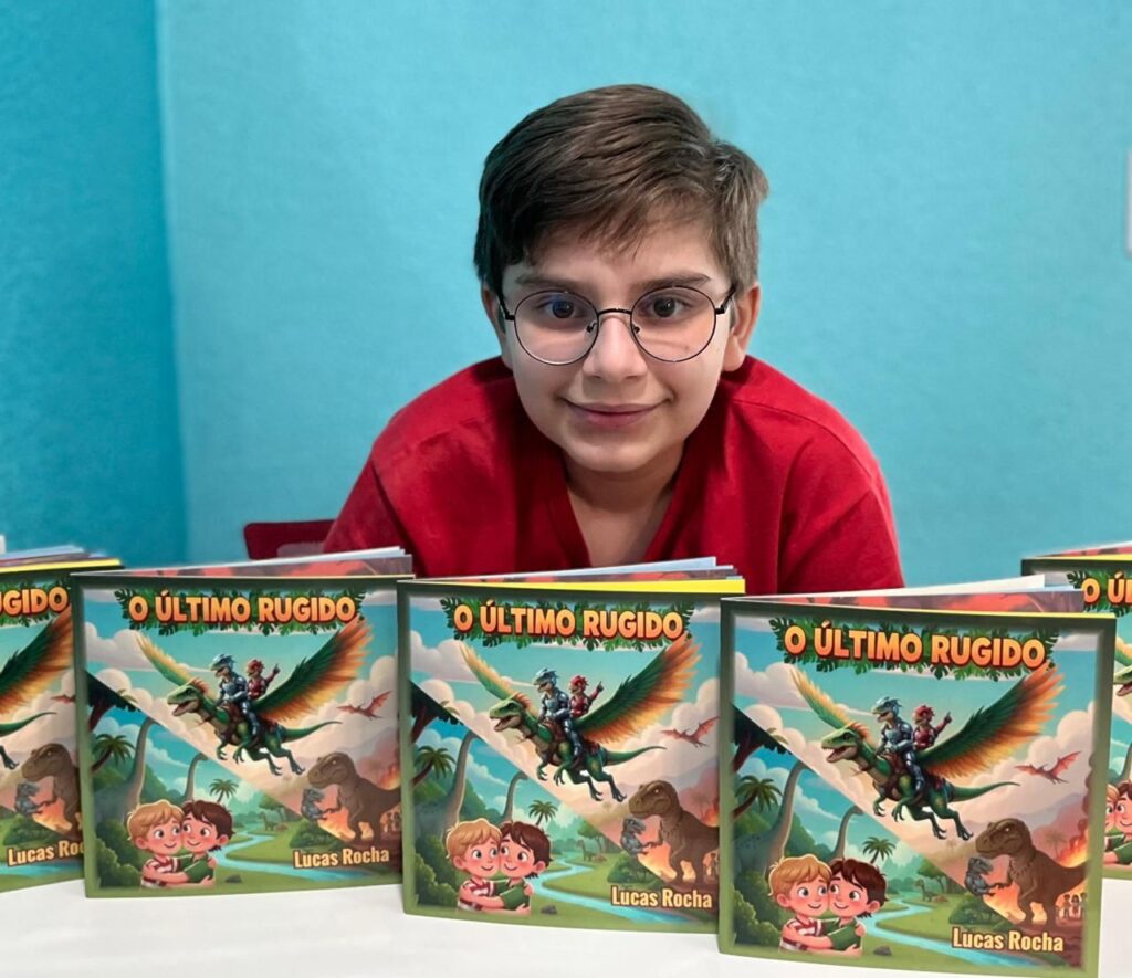 Estudante de Manaus Lança Livro Inspirado em Jogo Sobre Dinossauros