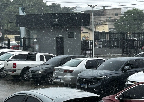 Fevereiro Começa com Risco de Temporais e Alerta de Desastres em Manaus Fevereiro Começa com Risco de Temporais e Alerta de Desastres em Manaus