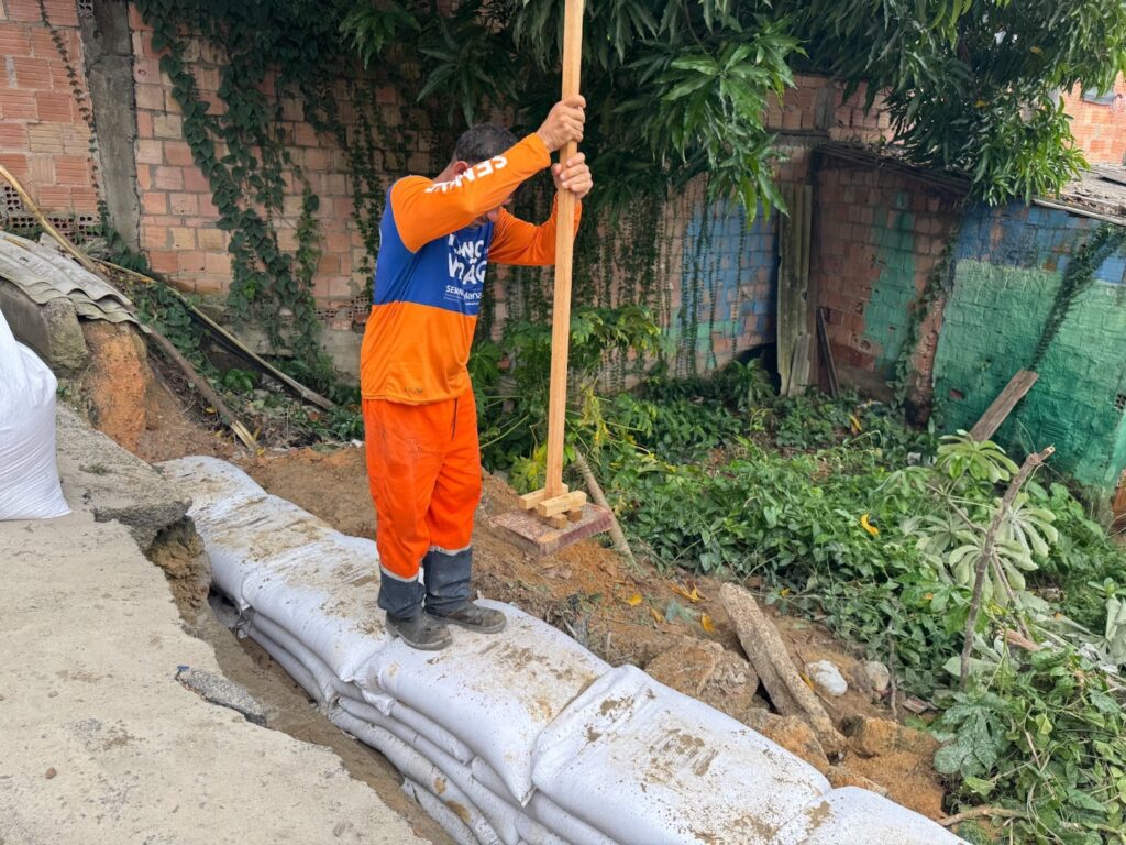 Manaus Intensifica Ações no Japiim para Combater Erosão com Rip-Rap