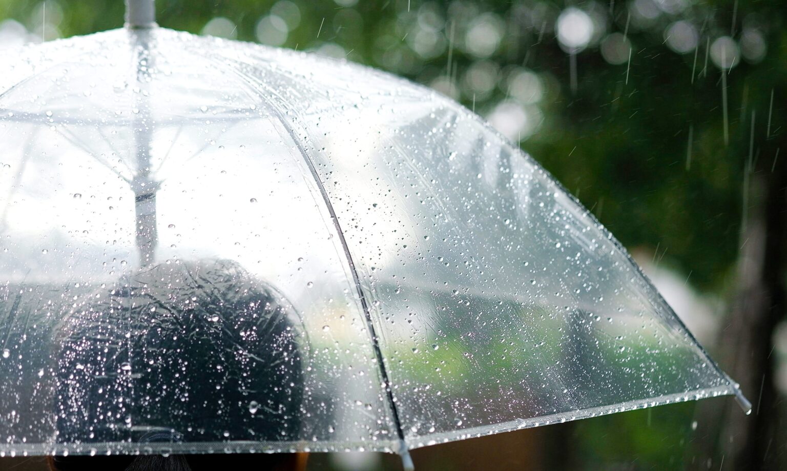 Manaus terá dia de trovões e raios nesta segunda-feira (02) - Prepare-se!