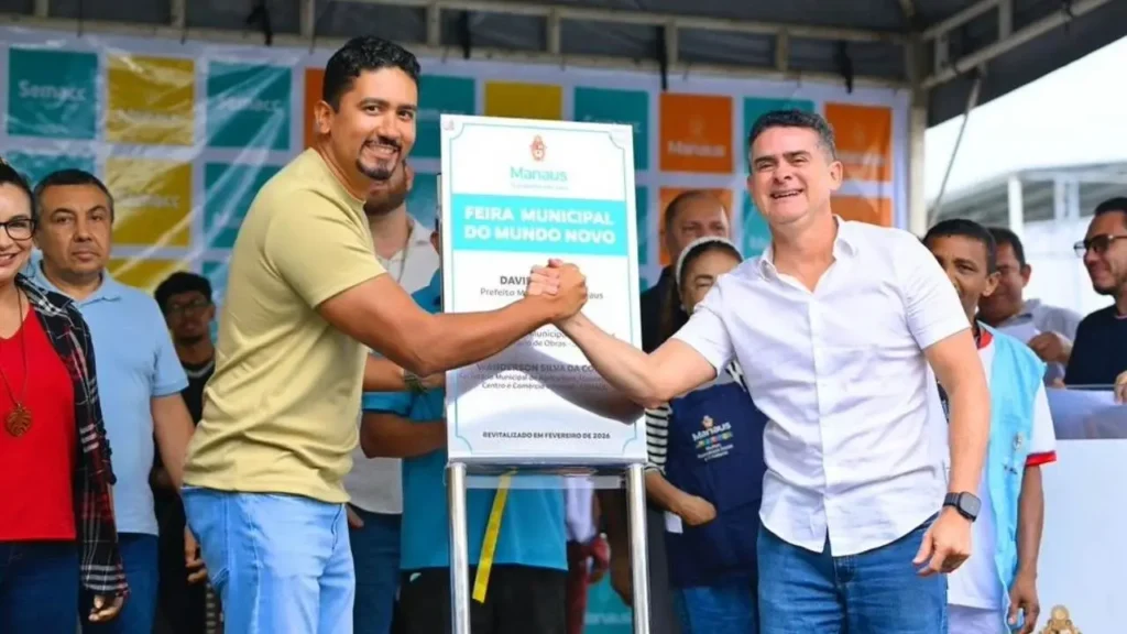 Prefeito David Almeida Revitaliza Feira do Mundo Novo e Anuncia Iniciativas para Agricultura em Manaus Prefeito David Almeida Revitaliza Feira do Mundo Novo e Anuncia Iniciativas para Agricultura em Mana