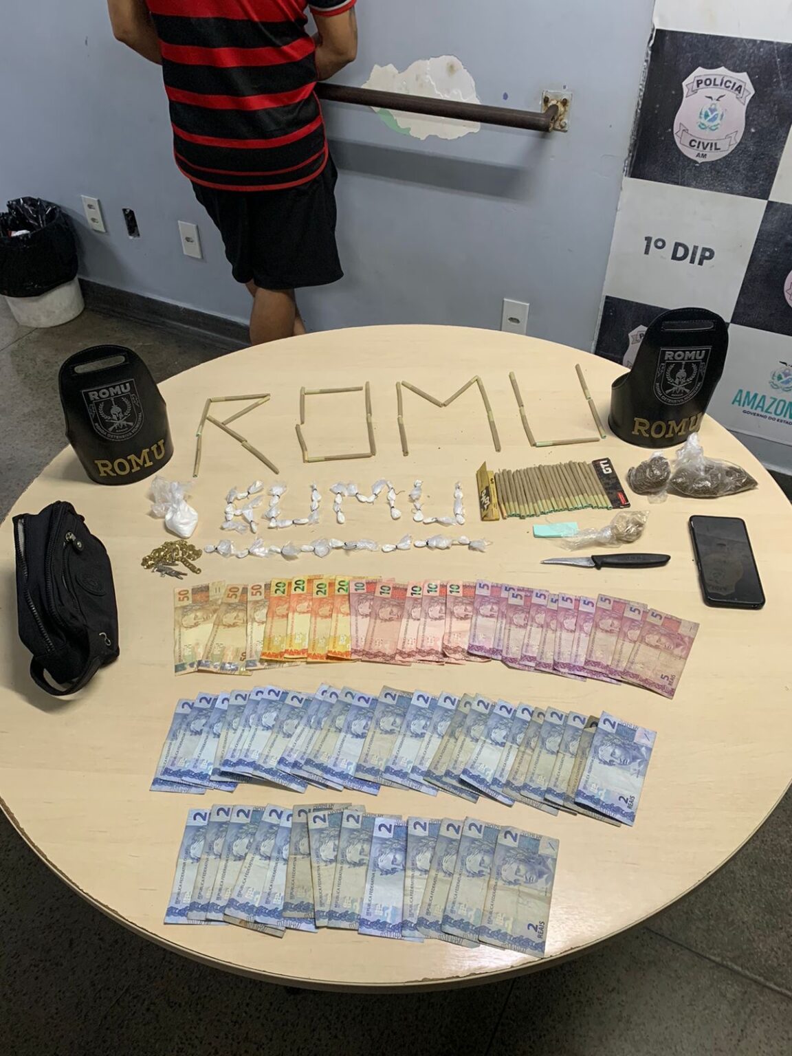 Romu Efetua Prisão por Tráfico de Drogas na Feira Manaus Moderna