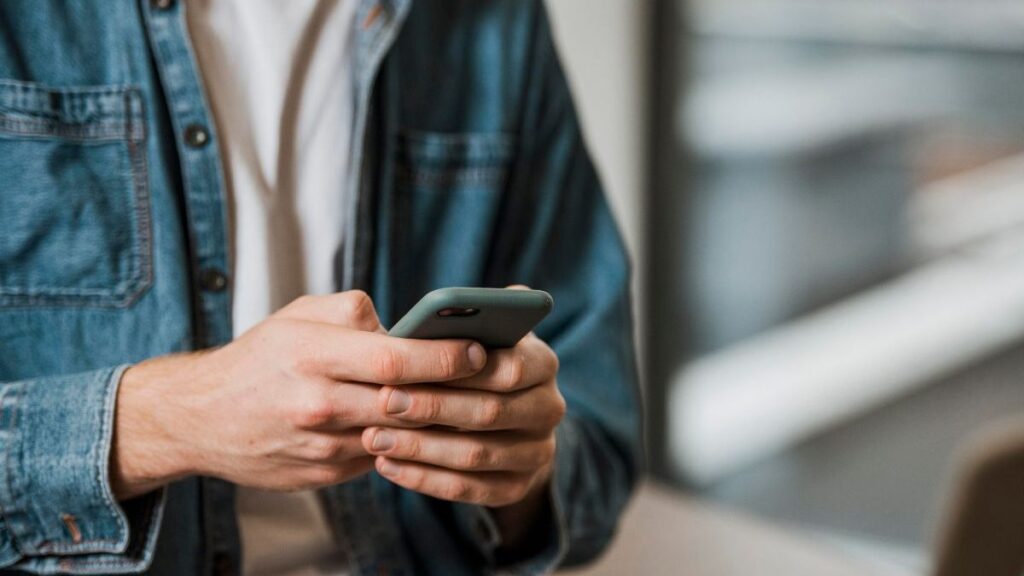 A Revolução Digital nas Campanhas Eleitorais do Amazonas: Do Comício ao Feed