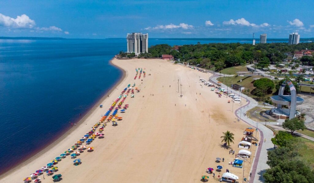 Banhistas Reagem com Violência a Suspeito de Importunação na Praia da Ponta Negra