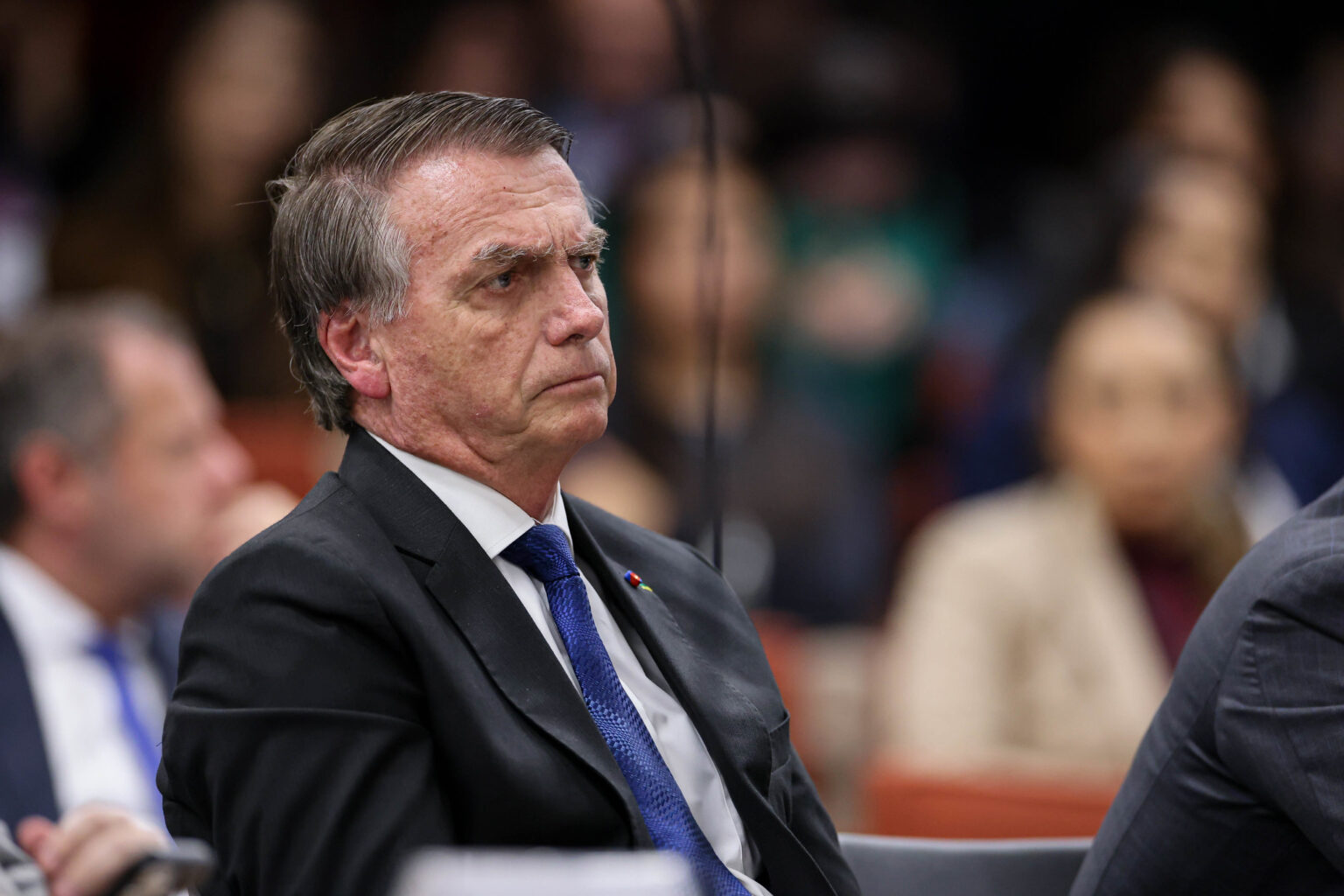 Bolsonaro segue internado na UTI com pneumonia e complicações renais