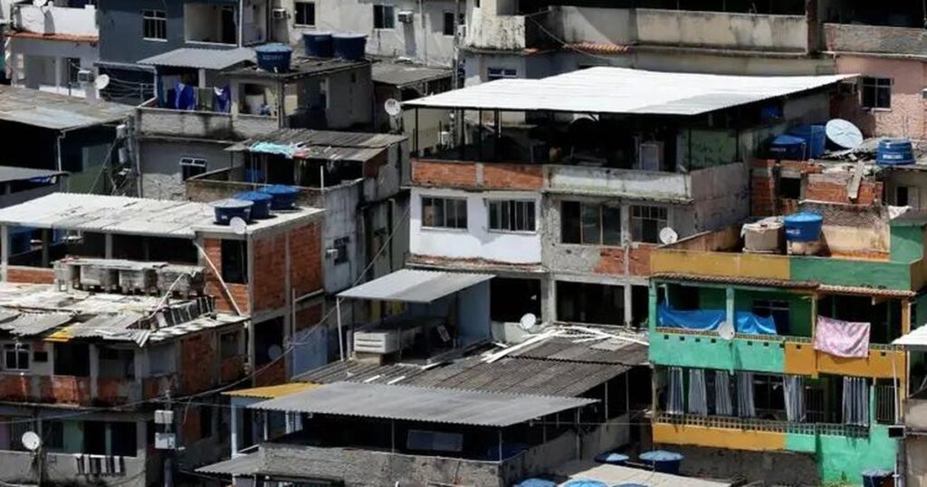 Crescimento das Favelas no Brasil: Área Ocupada Triplica em 40 Anos Crescimento das Favelas no Brasil: Área Ocupada Triplica em 40 Anos