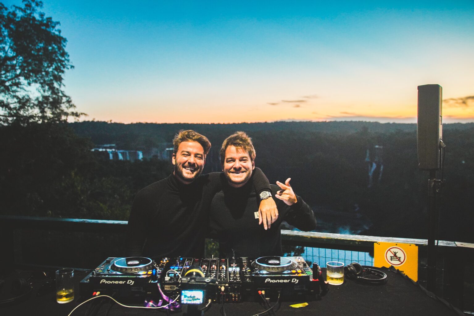 Dubdogz Agita o Mercado de Origem da Amazônia com Show Imperdível