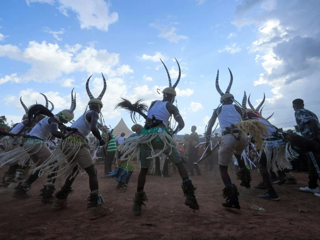 Explorando Geografias Imaginárias do Turismo Tribal: Uma Reflexão Crítica