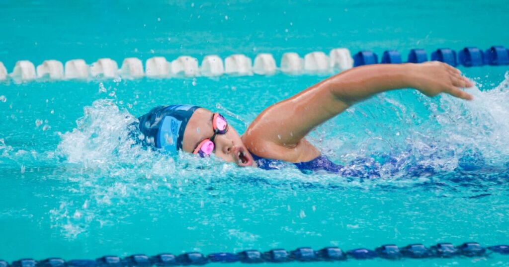 Jovem Talento da Natação: Bia de Jesus, a Atleta Mirim de Manaus que Lidera o Ranking Nacional