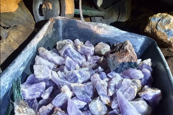 MPF Celebra Acordo com Acusado de Armazenar Minério Ilegal e Doação à PF em Manaus MPF Celebra Acordo com Acusado de Armazenar Minério Ilegal e Doação à PF em Manaus