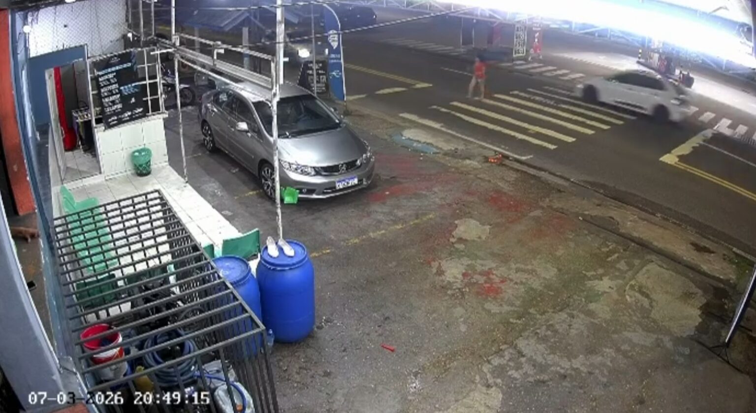 Mulher é Atropelada em Faixa de Pedestres em Manaus e Motorista Foge sem Socorro