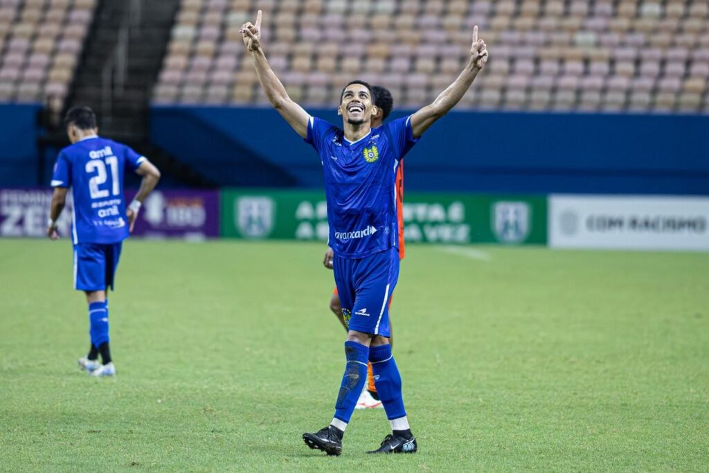 Nacional-AM Rumo à Final: Rafa Marcos Celebra Gol da Classificação com Determinação