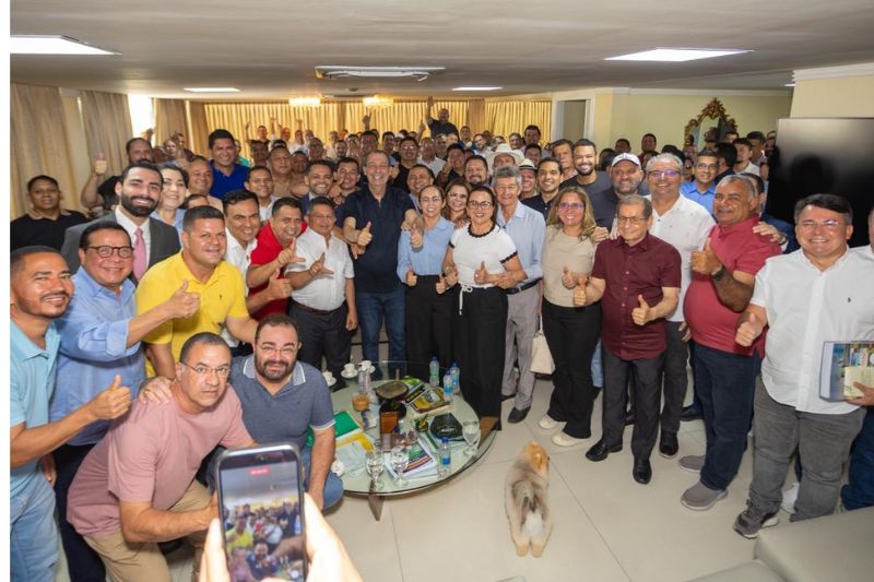 Omar Aziz Reúne Prefeitos para Desenvolver Programa Governamental no Amazonas Omar Aziz Reúne Prefeitos para Desenvolver Programa Governamental no Amazonas