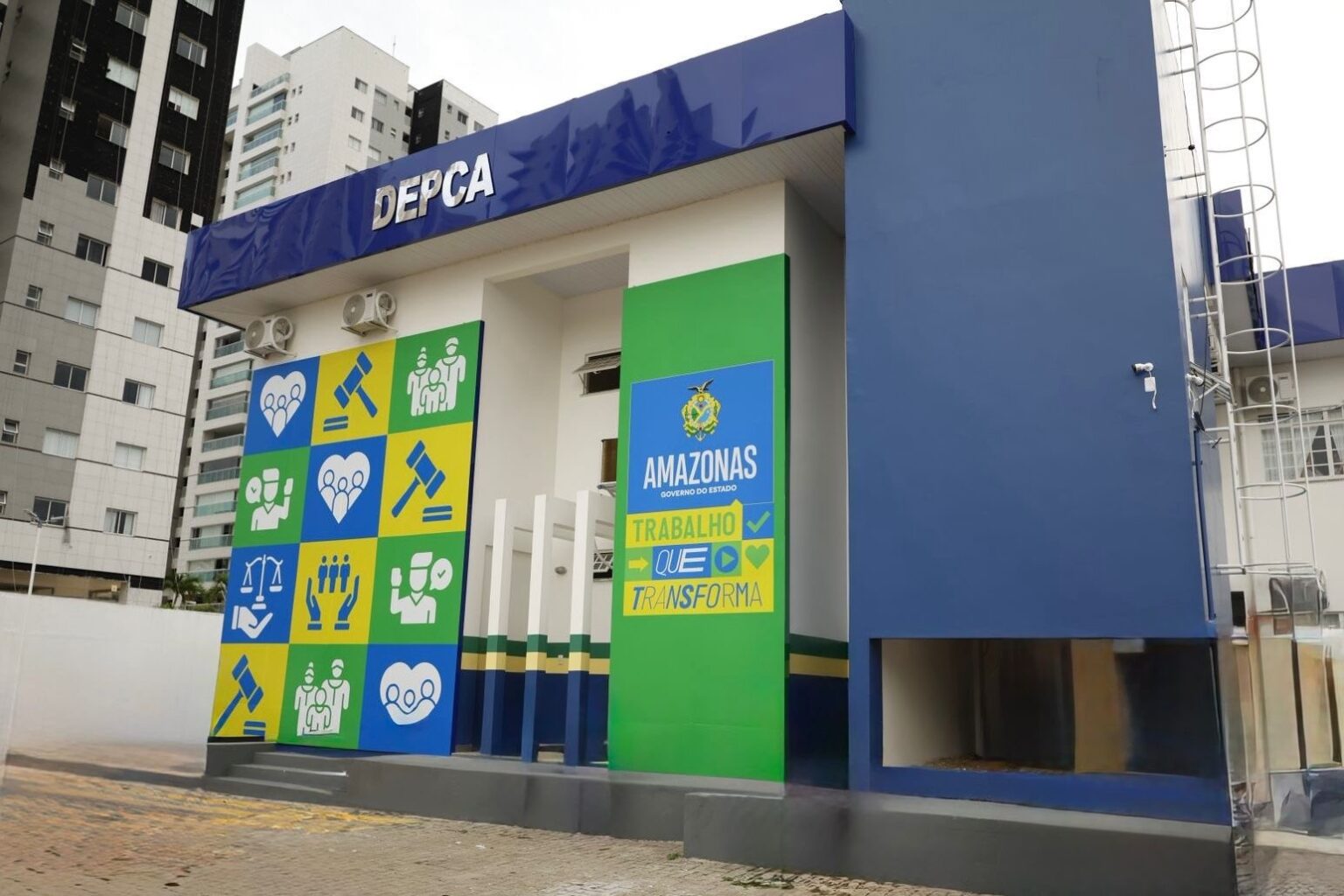 Pai é Detido Por Suposta Tortura de Filhos em Manaus