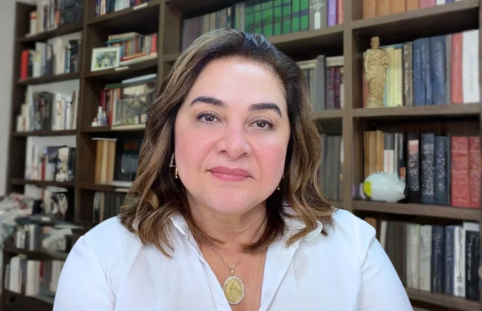 Professora Maria do Carmo critica a velha política: ‘Sou a pedra no sapato deles’ Professora Maria do Carmo critica a velha política: 'Sou a pedra no sapato deles'