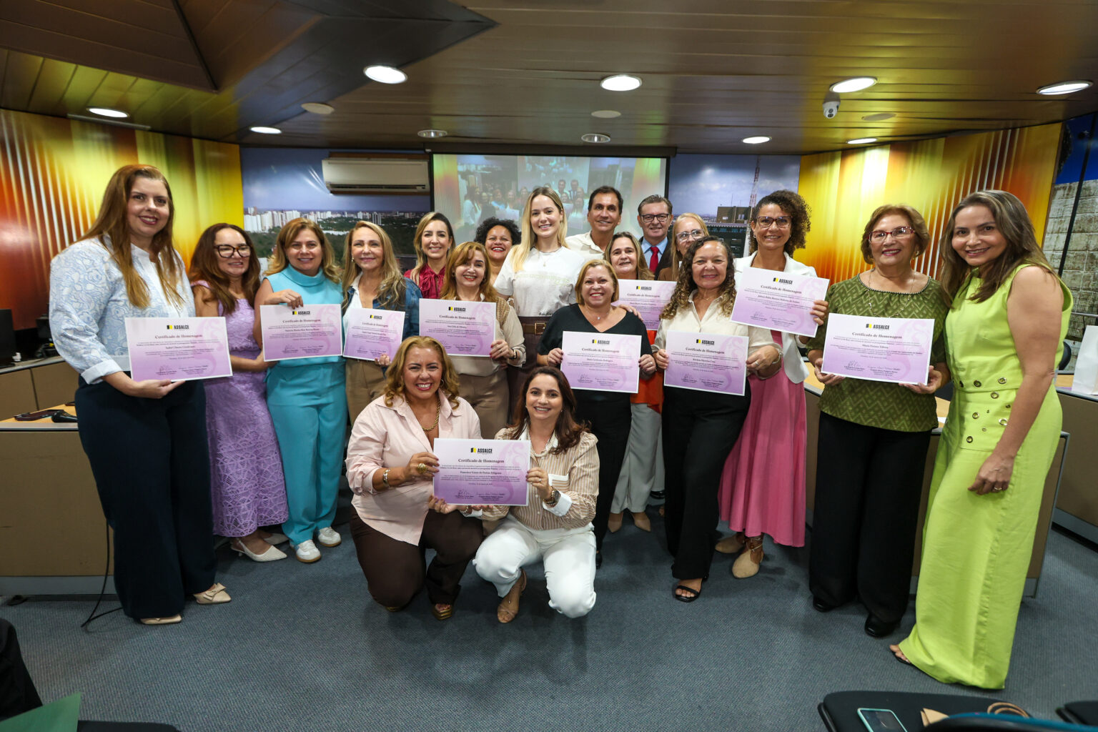 Projeto Política Cor-de-Rosa Reconhece Mulheres Fortes da Alece