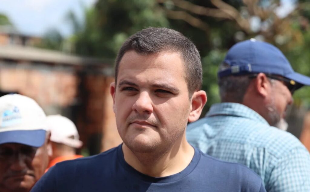 Renato Júnior Assume Prefeito de Manaus Após Renúncia de David Almeida