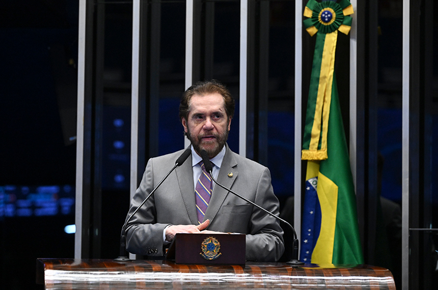 Senador Plínio Valério Critica Operações Federais Contra Garimpo no Amazonas Senador Plínio Valério Critica Operações Federais Contra Garimpo no Amazonas