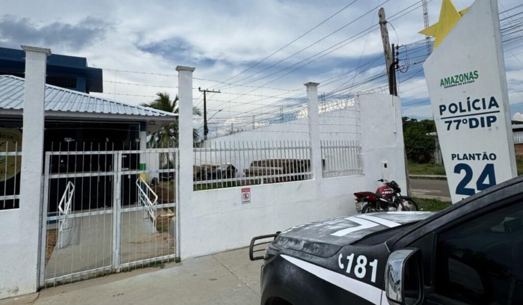 Suspeito de Roubo é Detido Após Invadir Casa do Pai no Amazonas Suspeito de Roubo é Detido Após Invadir Casa do Pai no Amazonas