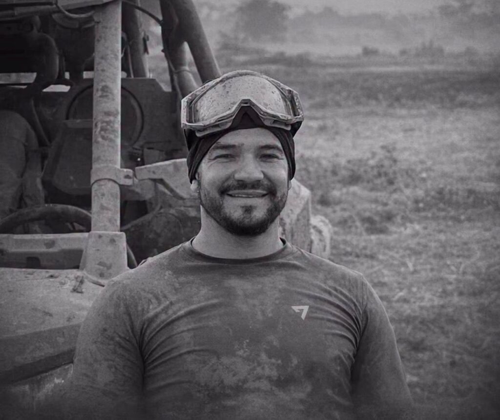 Tragédia em Manaus: Estudante de Piloto Morre em Queda de Avião Tragédia em Manaus: Estudante de Piloto Morre em Queda de Avião